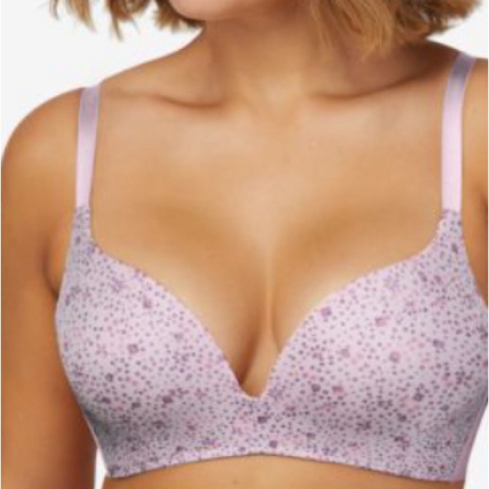 Get a comfortable push with no wire in this plunge push-up bra from Maidenform